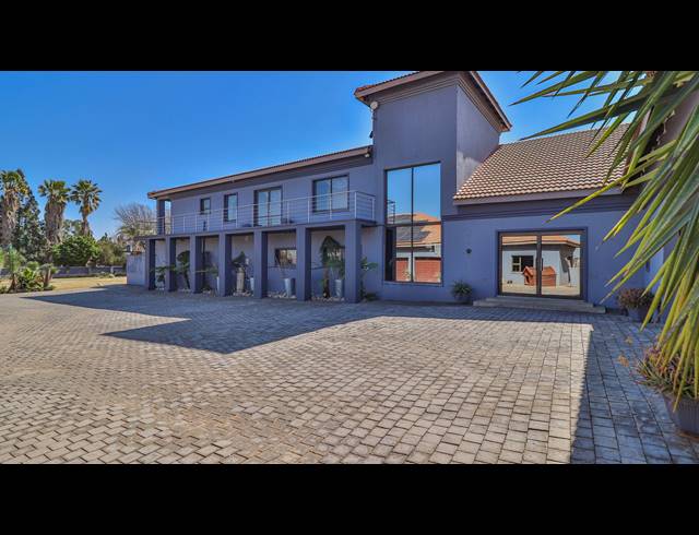 5 BEDROOM HOUSE FOR SALE IN RAND COLLIERIES